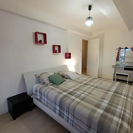 Apartment Angleterre 48 *